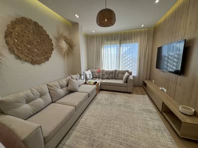 شقة للبيع من المالك skyline development غرب سوميد ٢٧٠م متشطبه ومفروشة