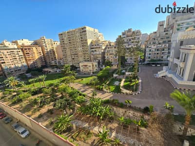 شقة على القصر بالكامل للإيجار قانون جديد في سابا باشا إسكندرية