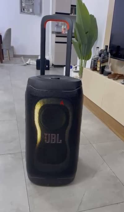 JBL PartyBox 330 Rare condition with warranty