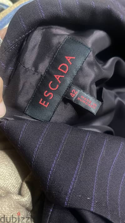 بدلة إسكادا أصلية جديدة بالتكت ESCADA (جاكت + بنطلون) مقاس 42