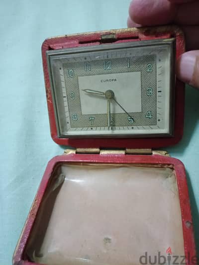 منبه أو ساعه جيب ملو تعمل بدقه واتقان