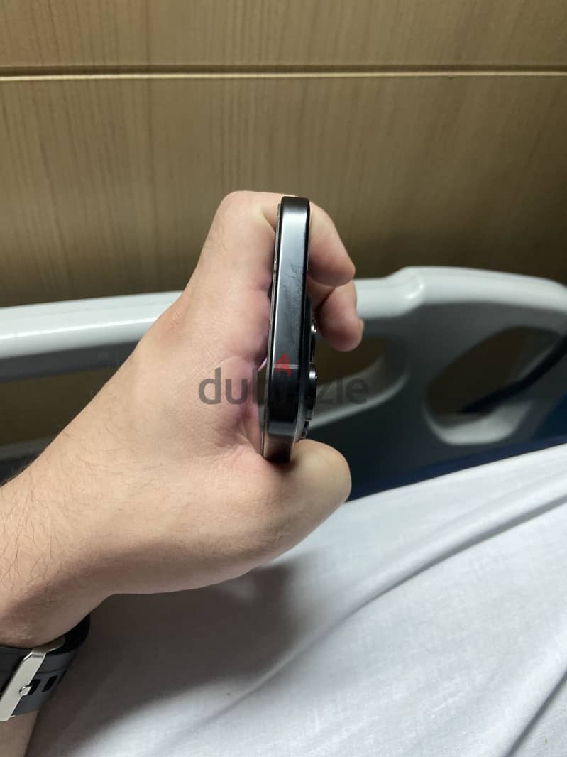 Apple - iPhone 16 Pro 2