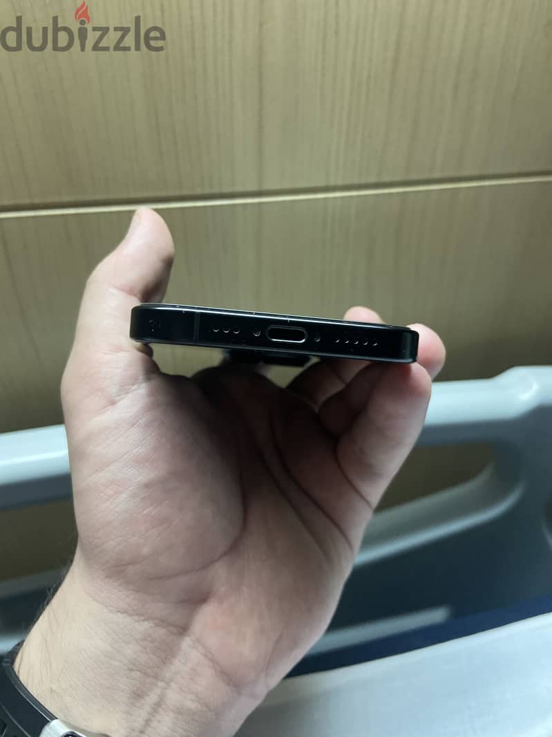 Apple - iPhone 16 Pro 3