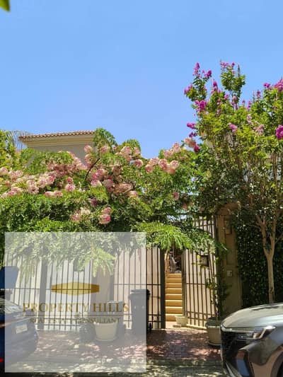 فيلا 350 متر شامله جاردن كبيره في قلب الشيخ زايد بجوار جامعة مصر الدولية