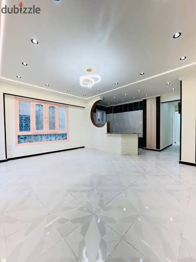 شقه في الإسكندرية العجمي بجوار منتجع ميرا والشارع الرئيسي خطوات لي البحر تشطيب فاخر ومميز