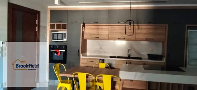 شقه للايجار مفروشه بالكامل فى كمبوند فيلدج جيت بجوار شارع التسعين والجامعه الامريكيه Fully Furnished Apartment for Rent in Village Gate