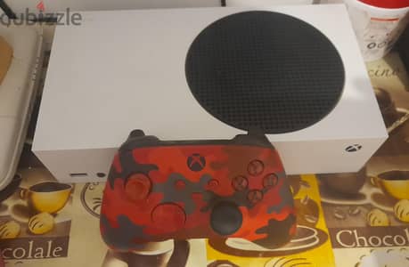 xbox series s ب الكرتونه بتاعته