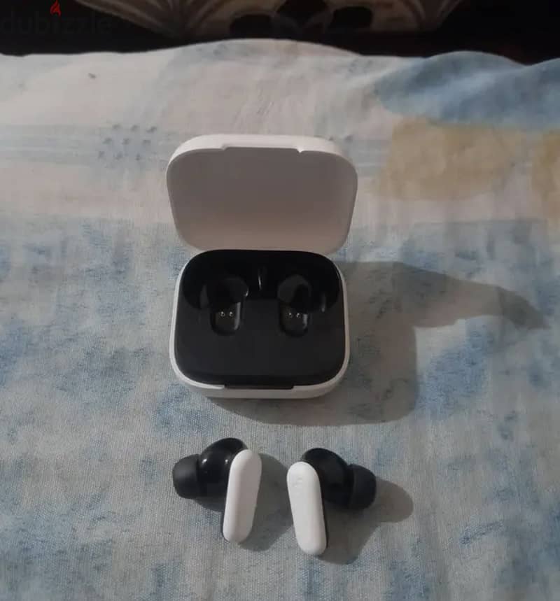 Soundcore r50i nc with 2 cases 1