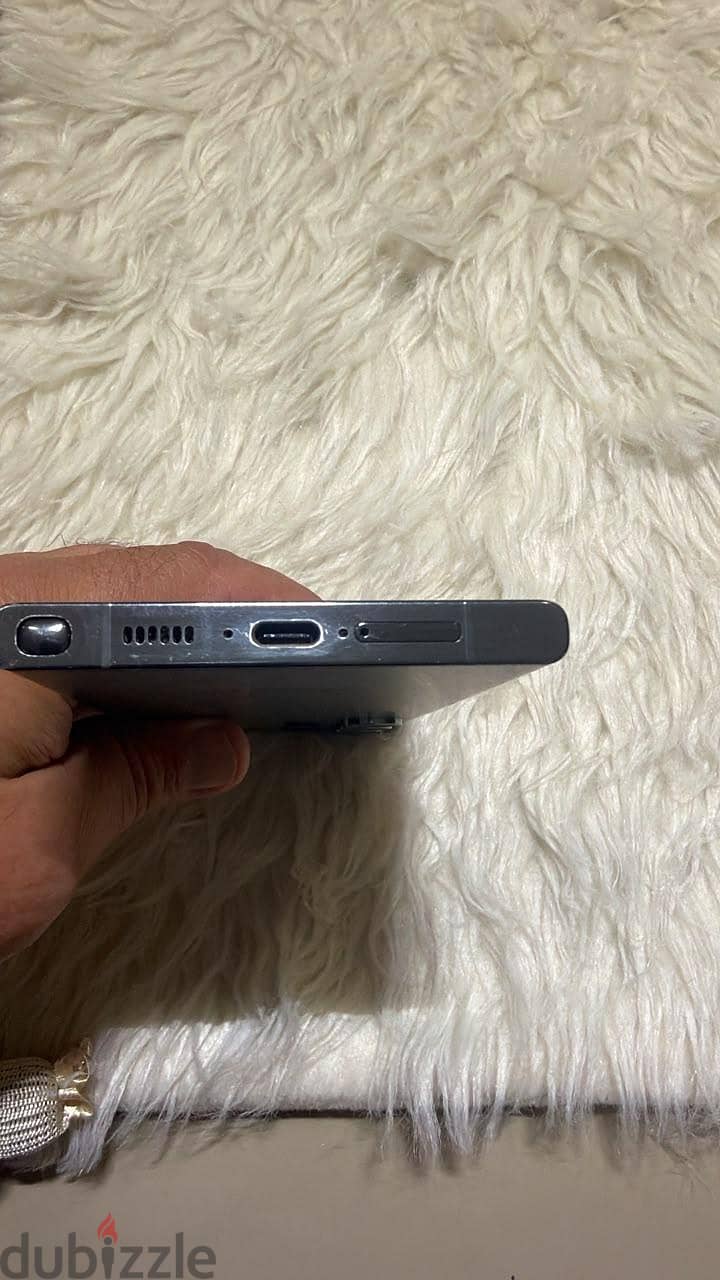 Samsung S23 Ultra with its box 2