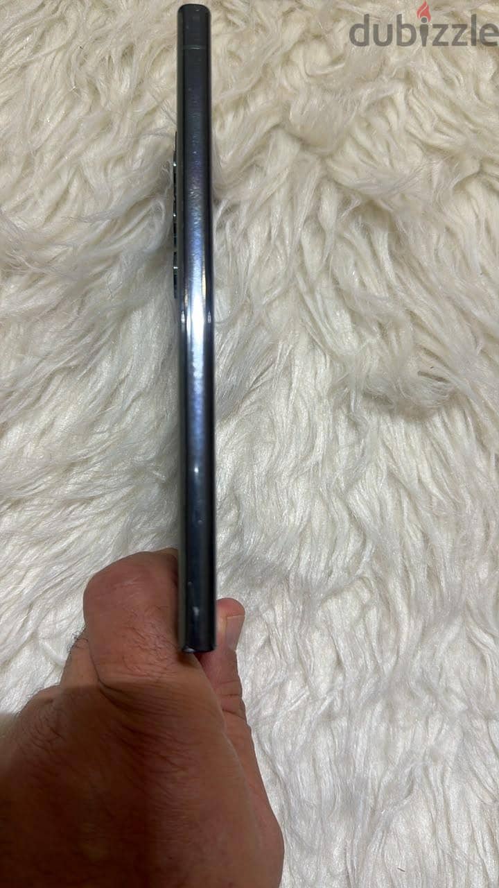 Samsung S23 Ultra with its box 3