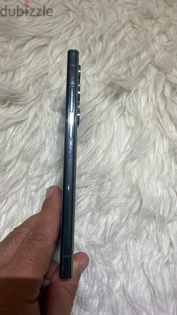 Samsung S23 Ultra with its box 4