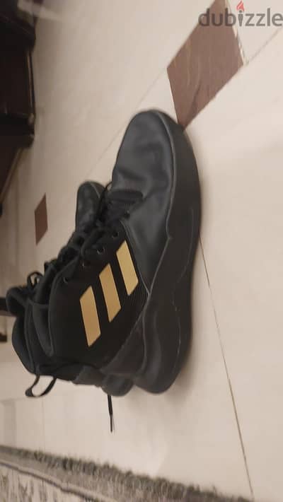 Adidas original shoes, 42 size unisex with outer box , light usages