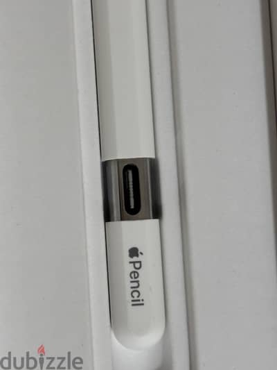 قلم ابل type c حالته ممتازه استعمال سنة فقط     Apple pencil type c