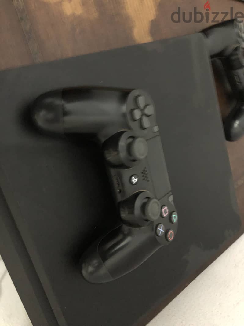 Ps4 slim 1