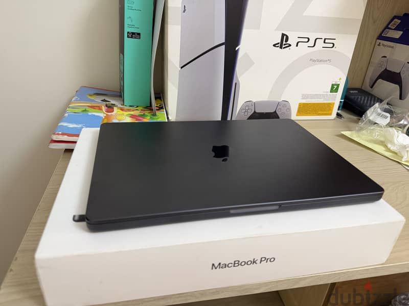 MacBook Pro m3 pro 1