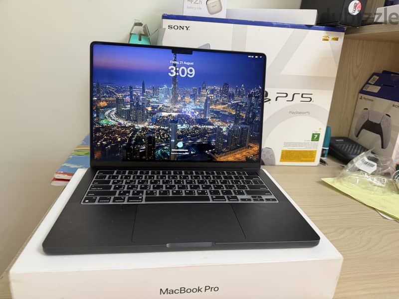 MacBook Pro m3 pro 7