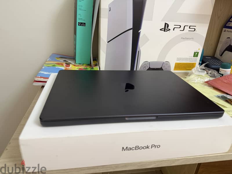 MacBook Pro m3 pro 8