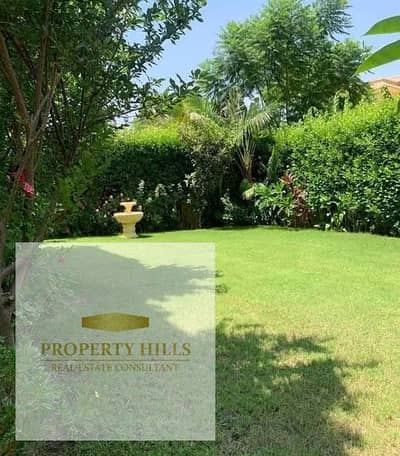 Due to necessity, I am selling the villa in a prime location opposite Towne Hyde Park.