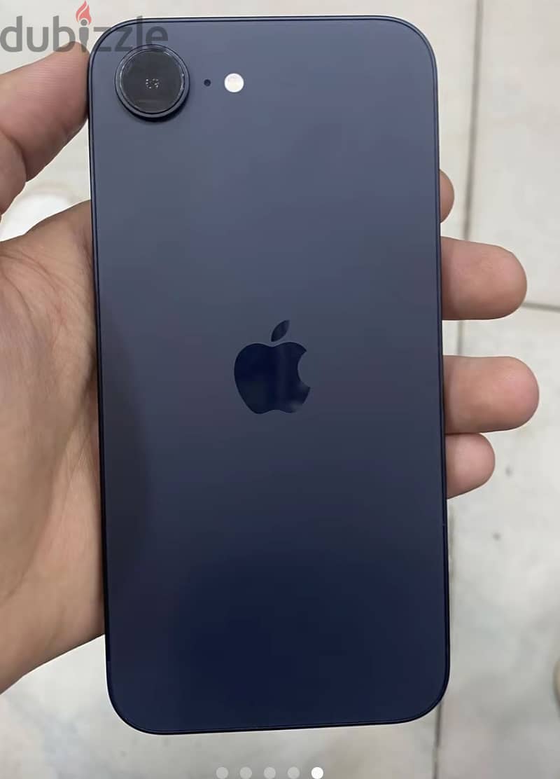iPhone 16e used like new 3