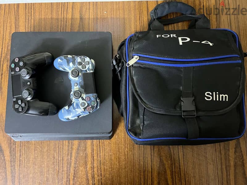 PlayStation 4 Slim 1