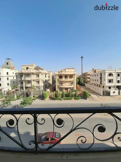 شقة للبيع في أميز وأرقي موقع في مصر كلها في شارع النباتات الرئيسي بغرب سوميد ٦اكتوبر بجوار الصفوة لم تسكن من قبل تشطيب مهندس ديكور بسعر لقطه لسرعة بيع