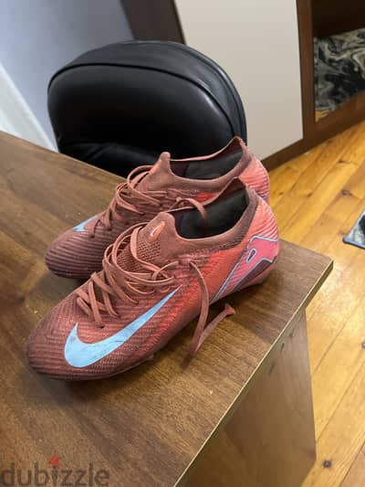 ‏جزمة كورة Nike موديل جديد مستعملة بألف 200