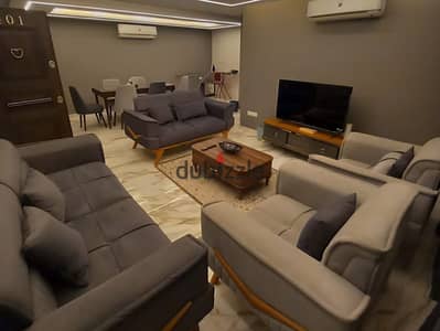 للايجار اول سكن شقة فندقيه مفروشة تشطيب فندقي للسكن الراقي والمميز