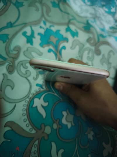 آبل - آيفون 8 بلس
