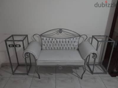 كنبه حديد فور فورجيه معاها اتنين استاند حديد