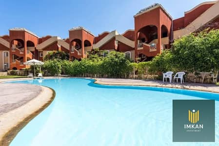 Chalet for sale in Bungalows Village, North Coast: 2 bedrooms, first row facing the sea, fully finished. Down payment: 870,000.
