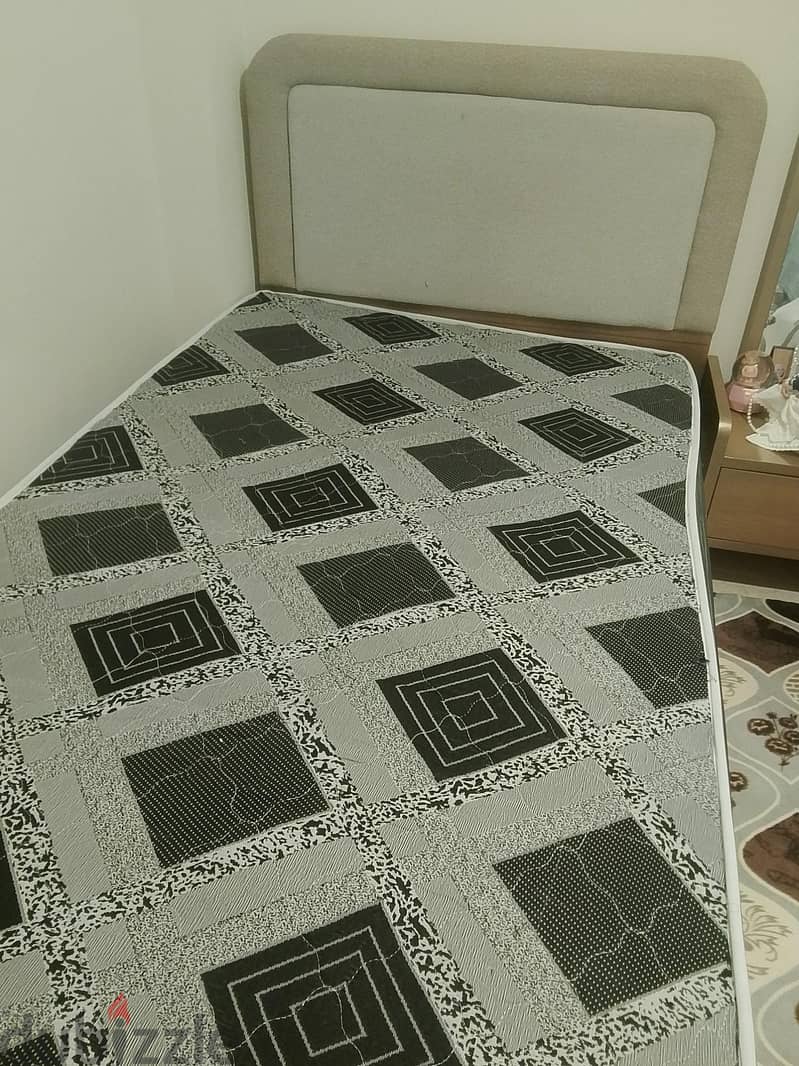 سرير اطفال 1
