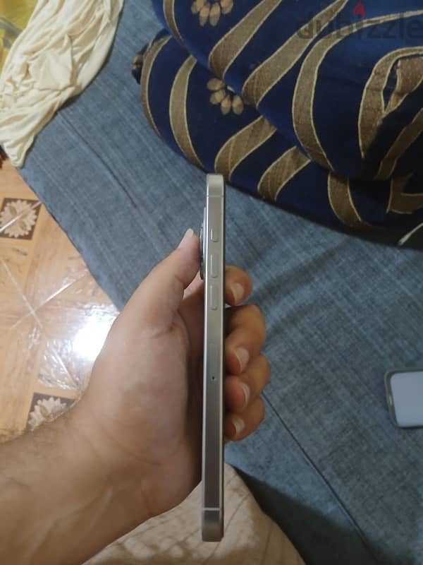 iPhone 16 pro max 4