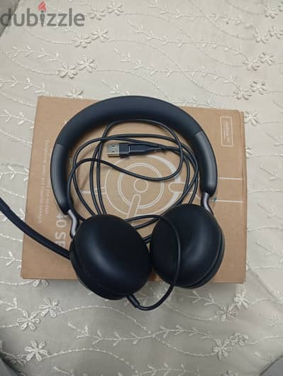  Jabra Evolve2 40 SE USB-C Stereo — جديدة تمامًا ولم تُستخدم! 