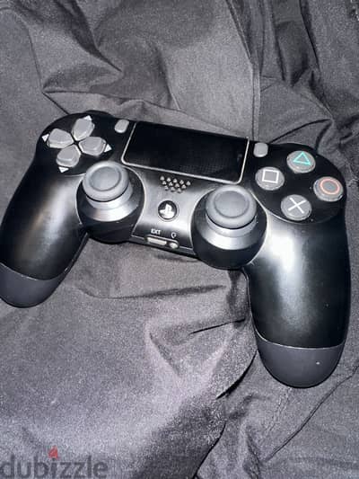 2 Original Ps4 controllers / دراعين بلايستيشن ٤ اصلي
