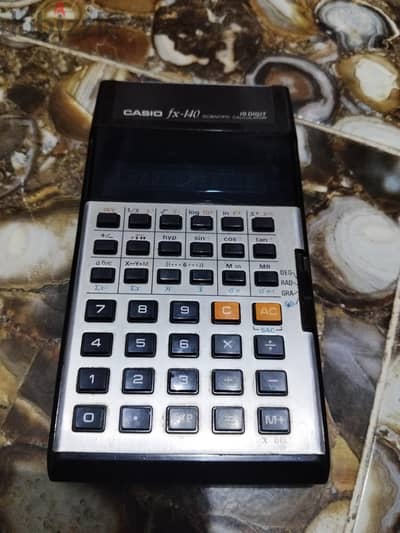 آلة حاسبة كاسيو ياباني نادرة Casio fx-140 إنتاج 1978 لأعلى سعر