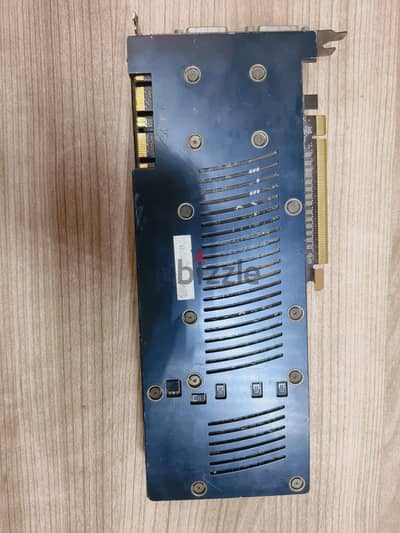 للبيع كارت شاشة خارجي ماركة ASUS بسعة 1 جيجا (1GB)، بتصميم تبريد قوي و