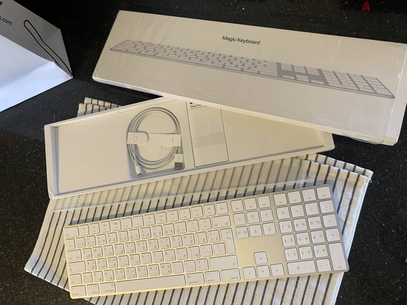 Apple Magic Keyboard with Numeric Keypad - Arabic 4