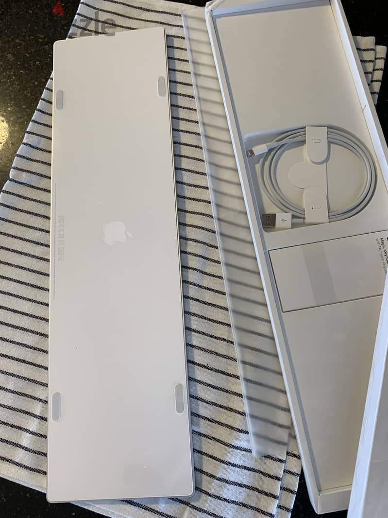 Apple Magic Keyboard with Numeric Keypad - Arabic 5