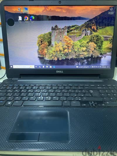 بيع لابتوب hp مشكلته في خبطه في الشاشه لونها اسود ممكن تتصلح