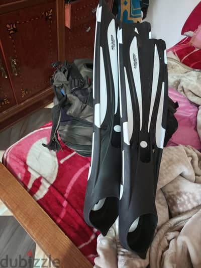 للبيع ظرف طارئ زعانف Aqua Pro ممتازه بسعر لقطه فشرم الشيخ