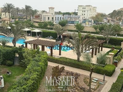 شقه بموقع مميز للبيع في مشروع اب تاون كايرو - المقطم - اعمار مصر