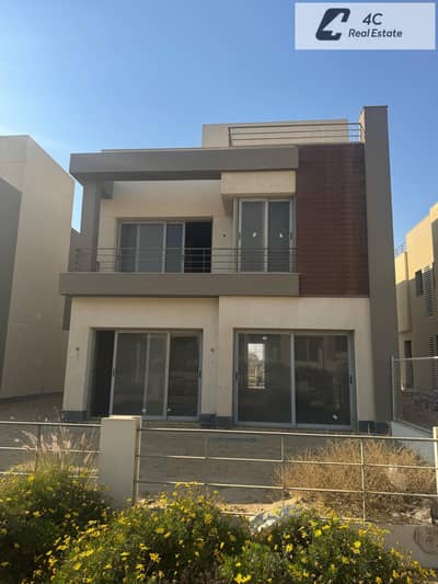 فيلا استاند الون استلام فوري بلتقسيط - وجه بحري - موقع مميز جدا - بسعر ممتاز- for sale in palm hills new cairo