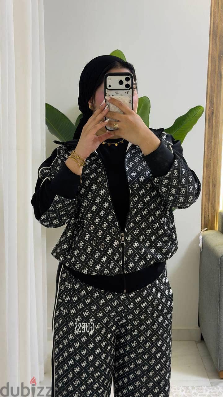 سوت GUESS 1