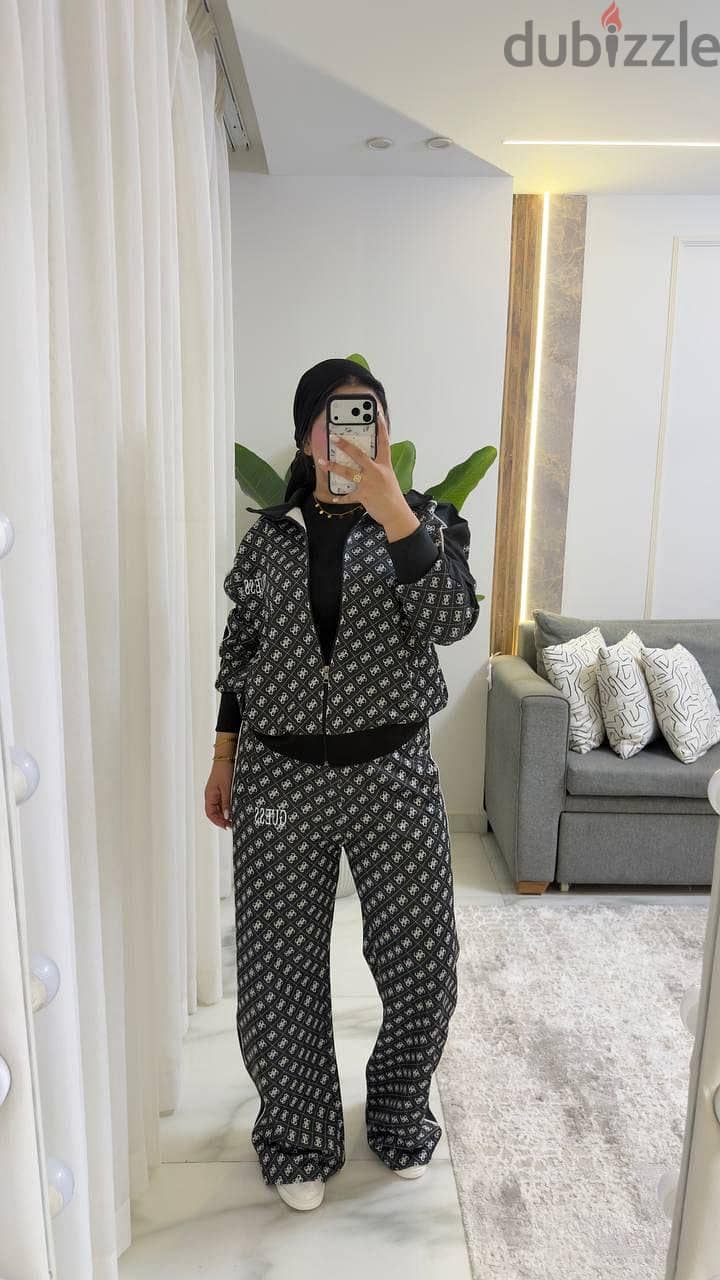 سوت GUESS 4