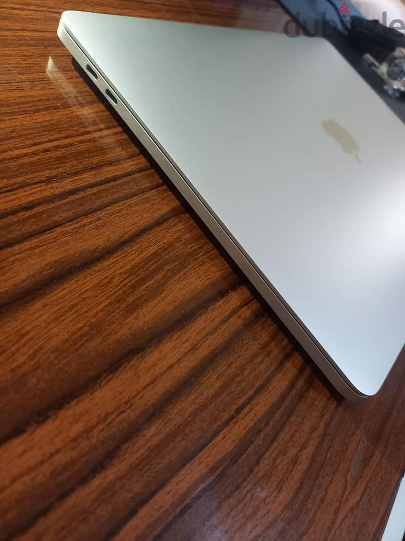 macbook pro intel core i5 2020 13-inch 3