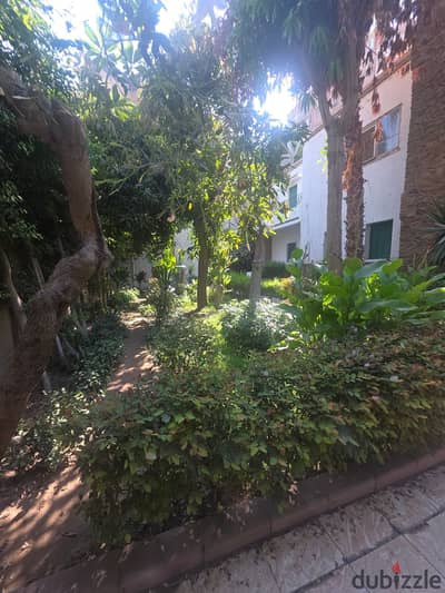 Villa for sale 1300 m suitable for demolition and building a building