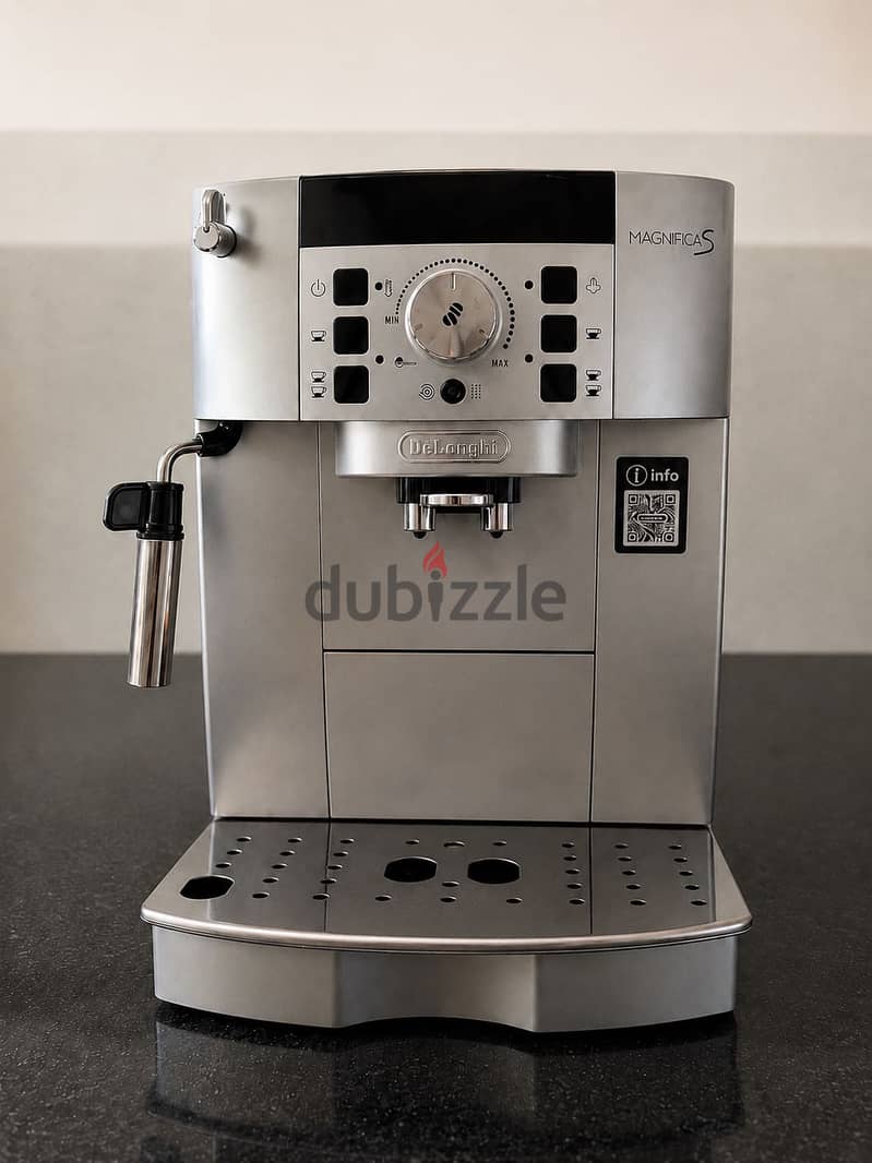 Coffee Machine - DēLonghi Magnifica S (Almost New) 1
