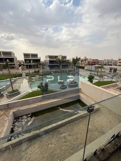 فيلا مستقلة للبيع في باتيو أورو في الجولدن سكوير - بإطلالة مباشرة على حمام السباحة استلام فوري جاهز للمعاينه فورا