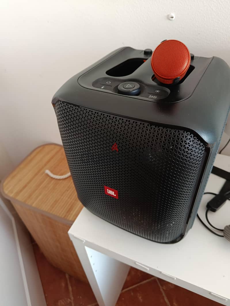 JBL PartyBox Encore 100W with Wireless Microphone 3