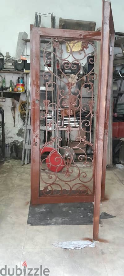 باب حديد باتنين طبله بحاله جيده